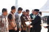 Pj Gubernur Bahtiar Serahkan Penghargaan Kepada Pejuang Peduli Kesejahtraan Petani