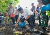 Jadikan Sulbar Provinsi Pengekspor Kepiting, PJ Bahtiar Kembali Tebar Ribuan Benih Kepiting di Kalukku