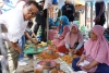 Pastikan Kestabilan Harga Bapok, PJ Gubernur Belanja Sambil Pantau Pasar
