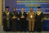 Pesan Salim S Mengga Kepada Wisudawan UT Majene: Terus Belajar Dan Jadi Pemberi Solusi di Tengah Masyarakat
