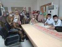 DP3AP2KB Sulbar Serahkan Zakat Fitrah dan Zakat Profesi Ke Baznas Sulbar